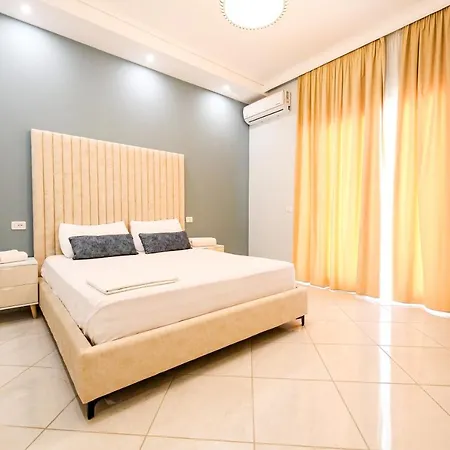Villa Christianna Free Parking דירה